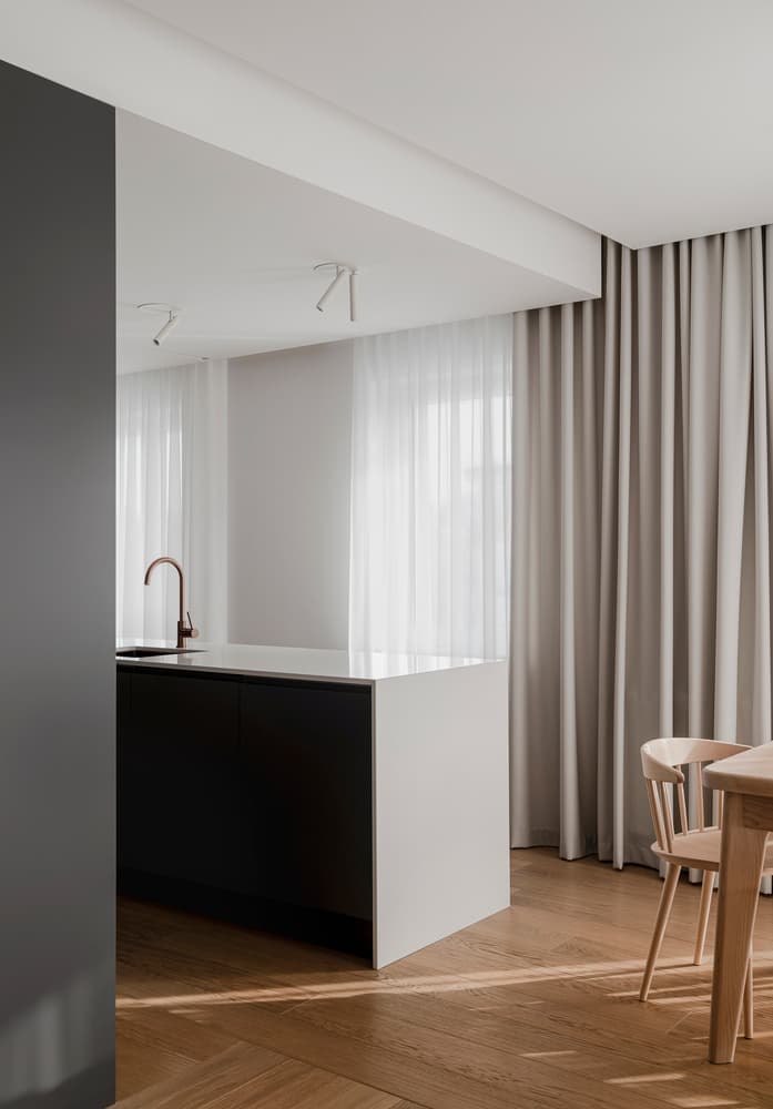 Аскетичный интерьер компактной квартиры в Польше – проект дизайн-бюро ACOS