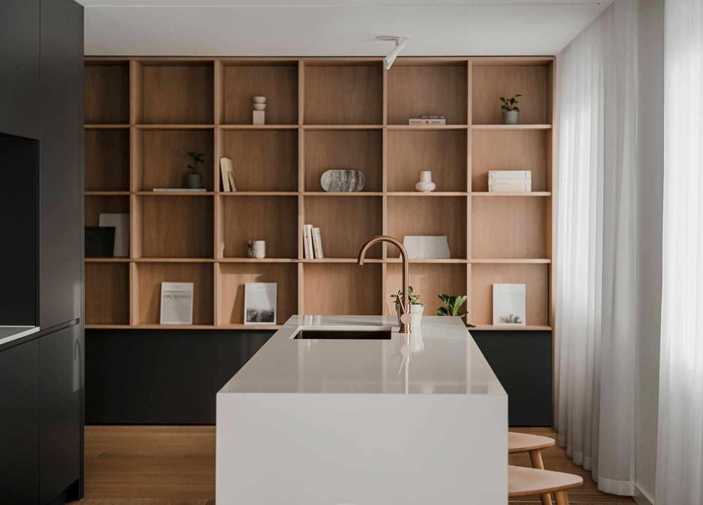 Аскетичный интерьер компактной квартиры в Польше – проект дизайн-бюро ACOS