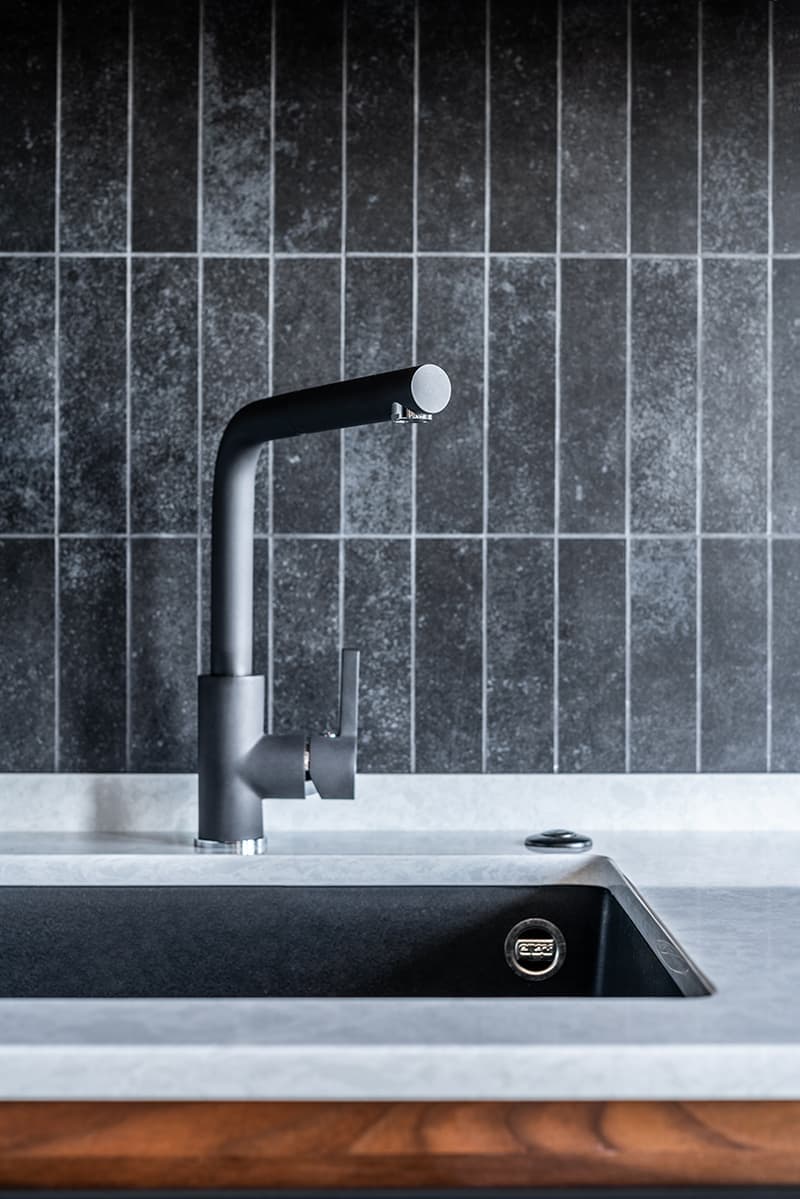 Строгий интерьер в стиле лофт для киевской квартиры – проект дизайн-студии Lauri Brothers