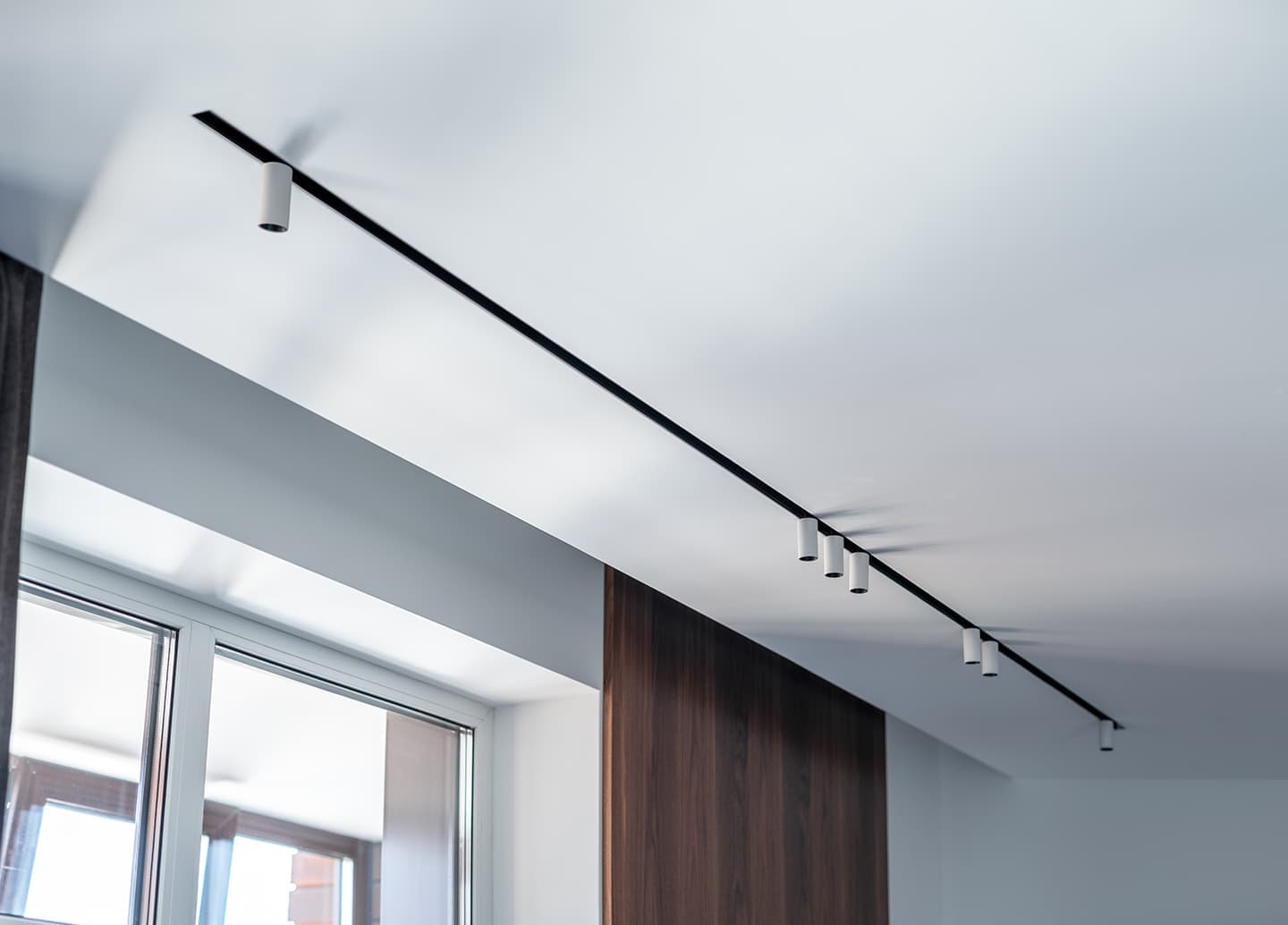 Строгий интерьер в стиле лофт для киевской квартиры – проект дизайн-студии Lauri Brothers