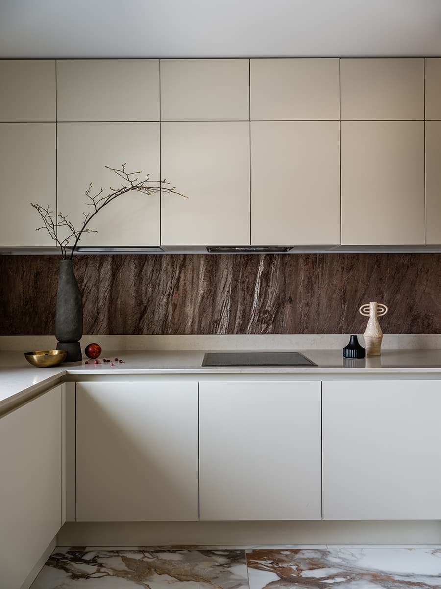 Чувственный интерьер с синими акцентами – проект дизайн-студии BALCON