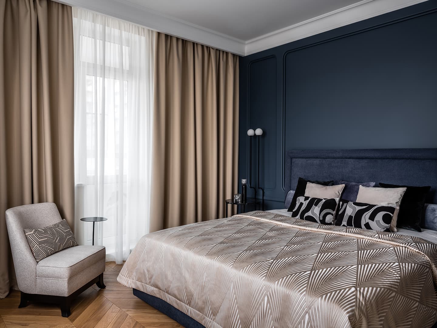 Чувственный интерьер с синими акцентами – проект дизайн-студии BALCON