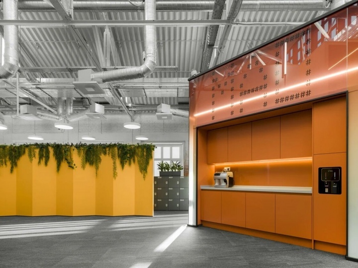 IND architects построили офис банка в концепции цифрового искусства