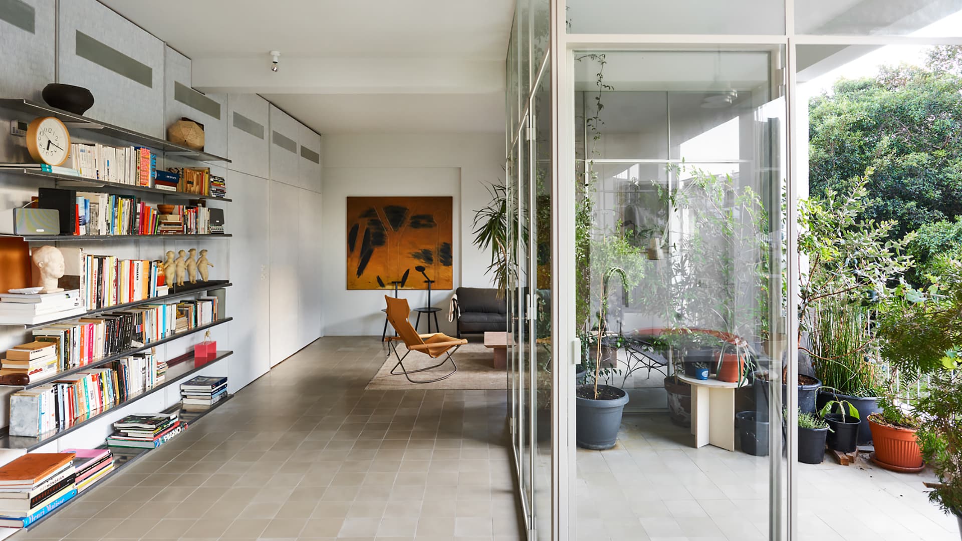 Квартира с зеленой лоджией в Тель-Авиве – проект Salty Architects