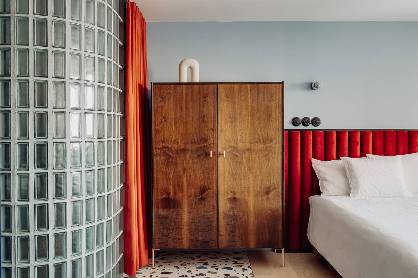 Смелый интерьер с винтажной эстетикой – проект Mistovia Studio