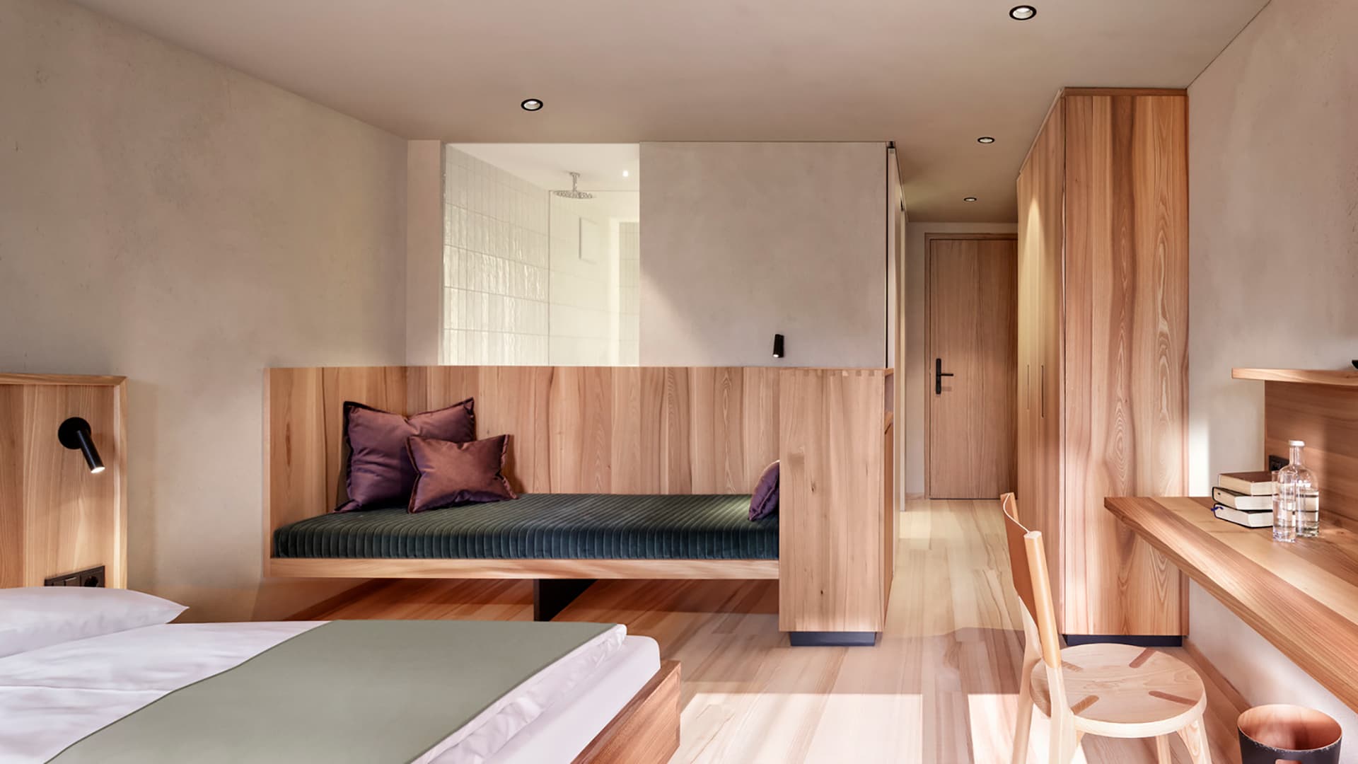 Теплый домашний интерьер семейного отеля в Австрии – проект архитектурного бюро firm Architekten