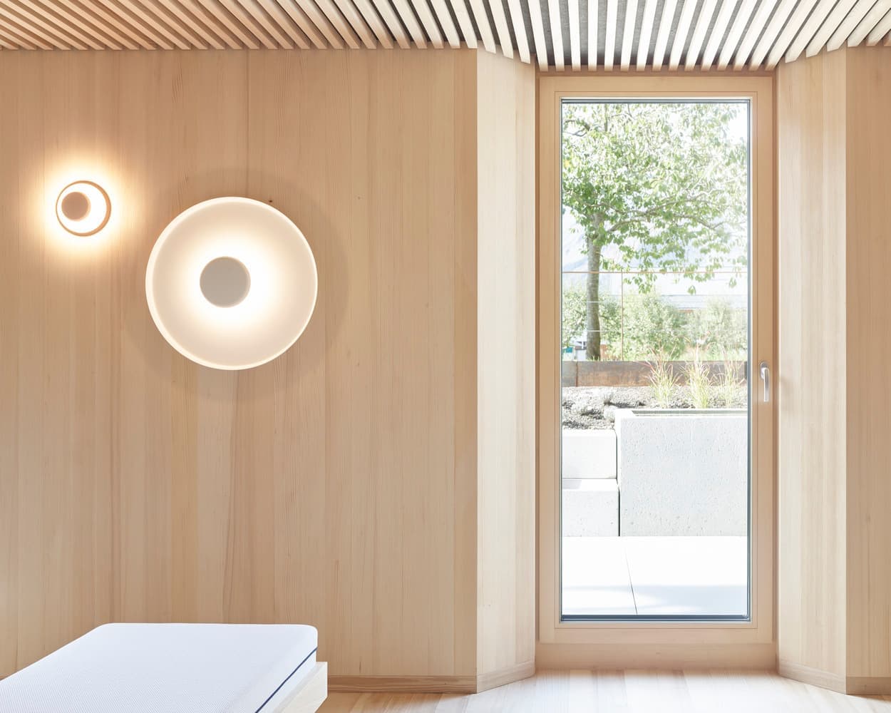 Теплый домашний интерьер семейного отеля в Австрии – проект архитектурного бюро firm Architekten