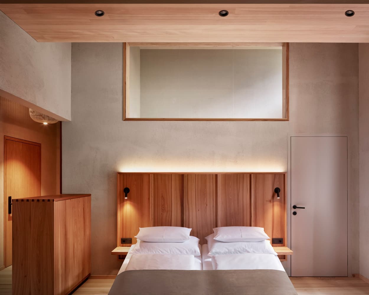 Теплый домашний интерьер семейного отеля в Австрии – проект архитектурного бюро firm Architekten