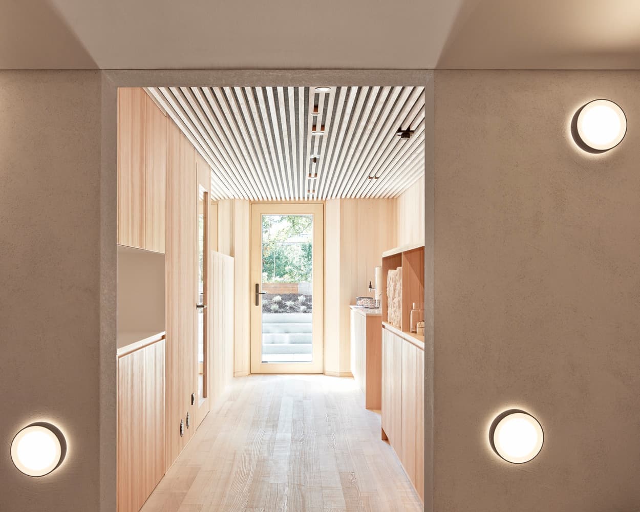 Теплый домашний интерьер семейного отеля в Австрии – проект архитектурного бюро firm Architekten