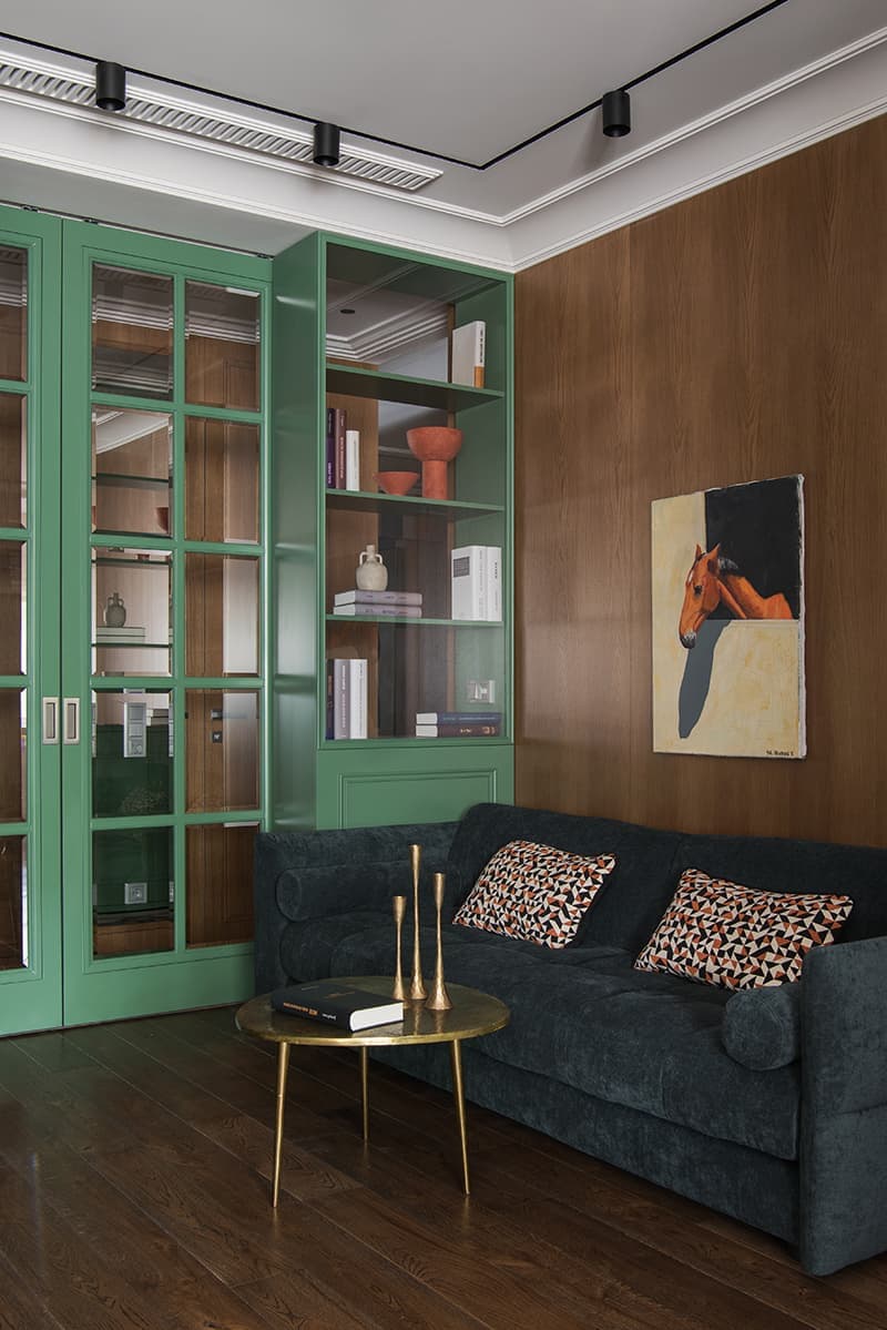 Квартира с четырьмя спальнями в глубоких оттенках – проект Buro.Team