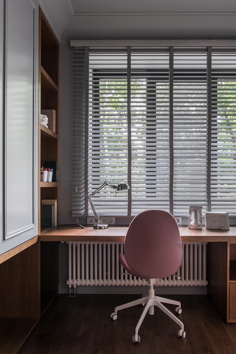 Квартира с четырьмя спальнями в глубоких оттенках – проект Buro.Team