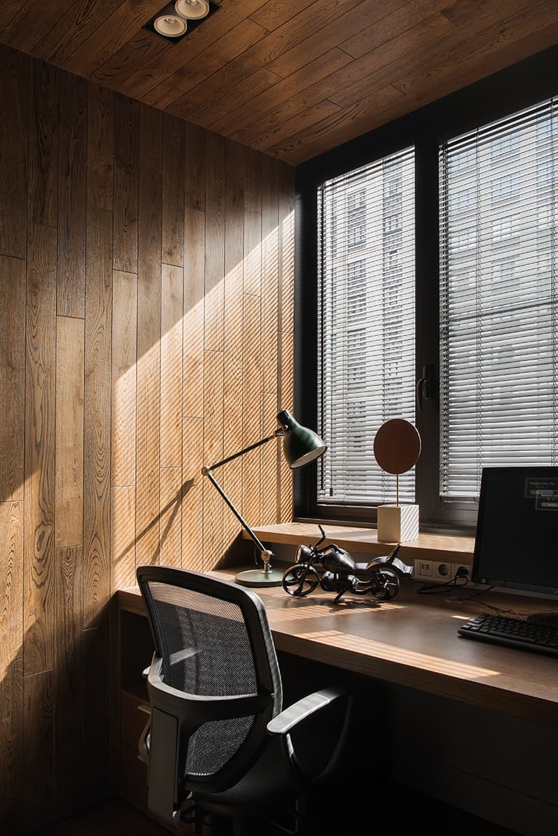 Квартира с четырьмя спальнями в глубоких оттенках – проект Buro.Team