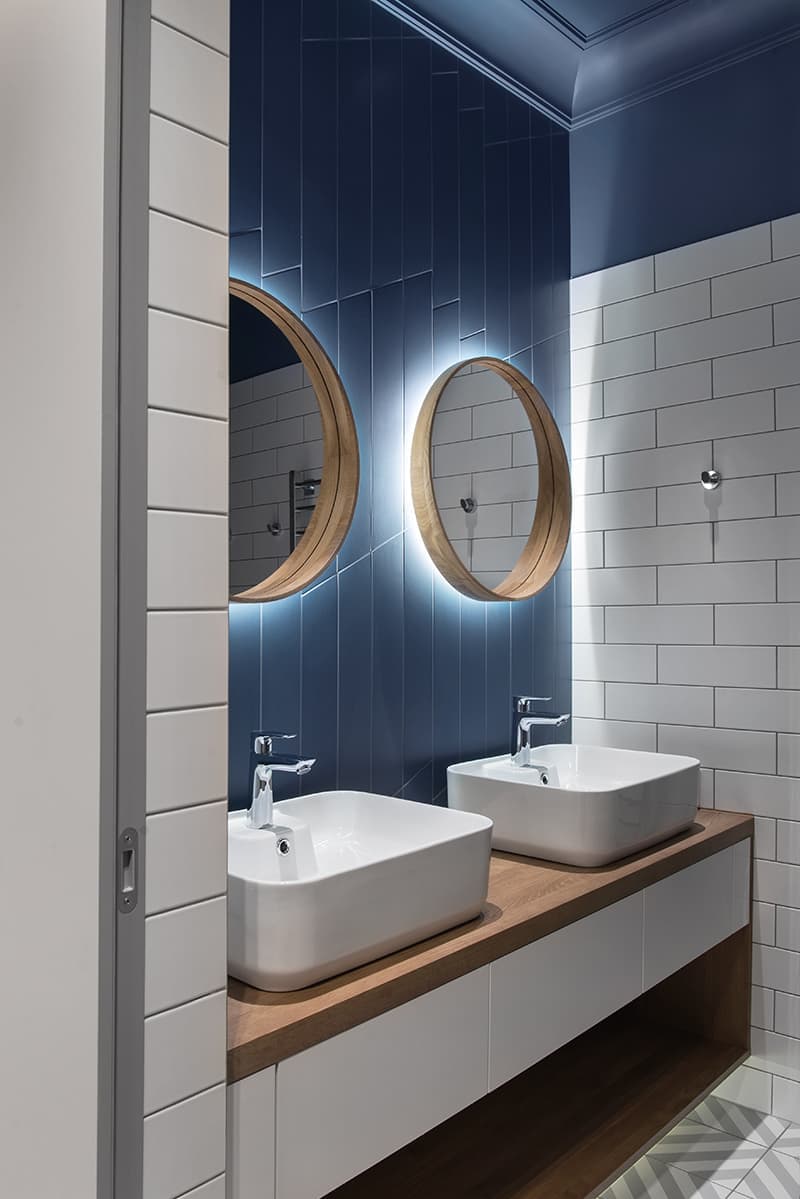 Квартира с четырьмя спальнями в глубоких оттенках – проект Buro.Team