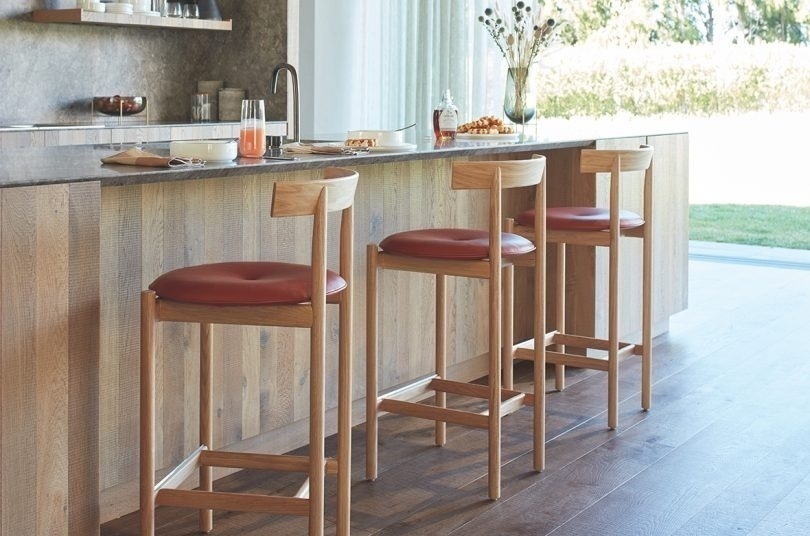 Бренд Herman Miller выпустил коллекцию стульев по дизайну Майкла Анастасиадиса