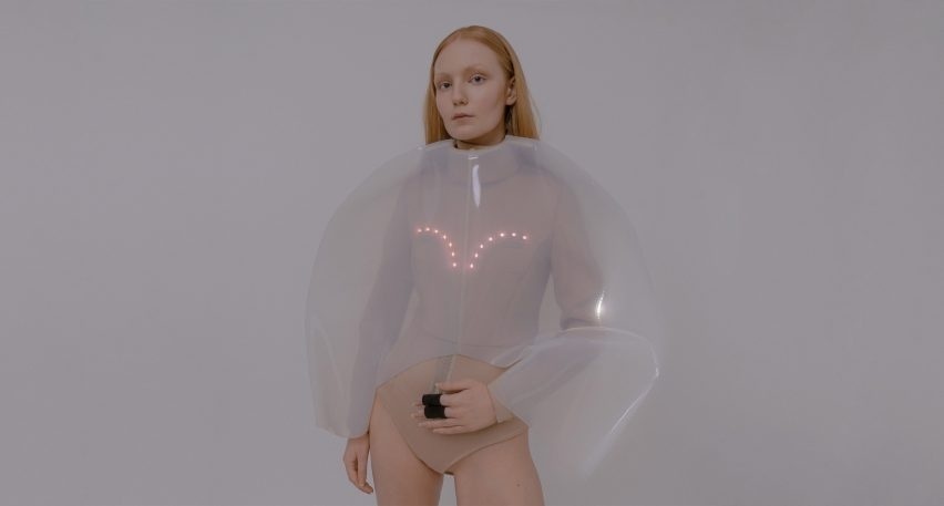 Дизайнер Ига Веглинска разработала одежду, которая реагирует на эмоции человека