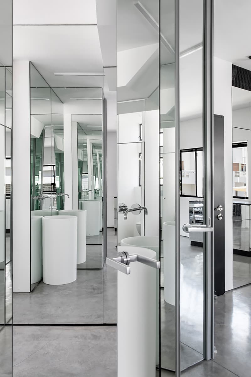 Зеркальный интерьер с индустриальными элементами – проект дизайнера Яэля Перри