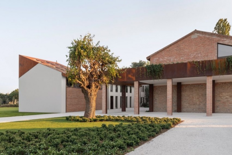 Дом с деревом по проекту Carlo Ratti Associati и Итало Рота