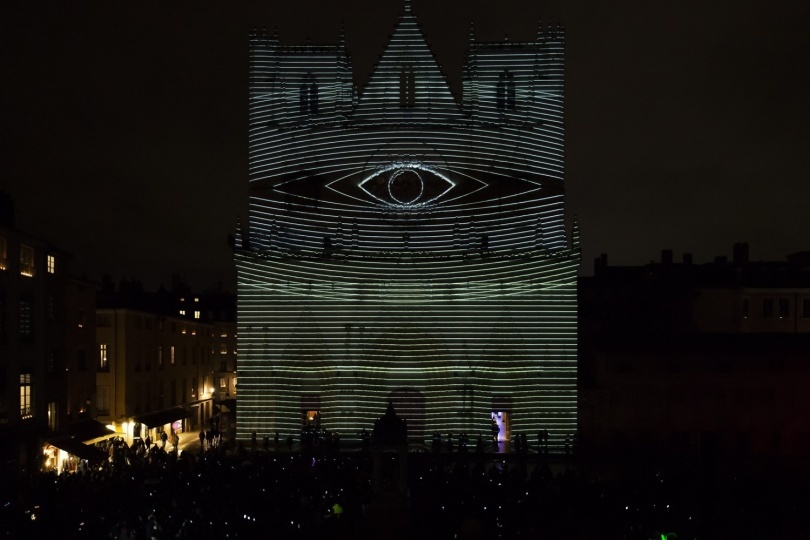 Лионский собор стал главным экраном для масштабной световой инсталляции