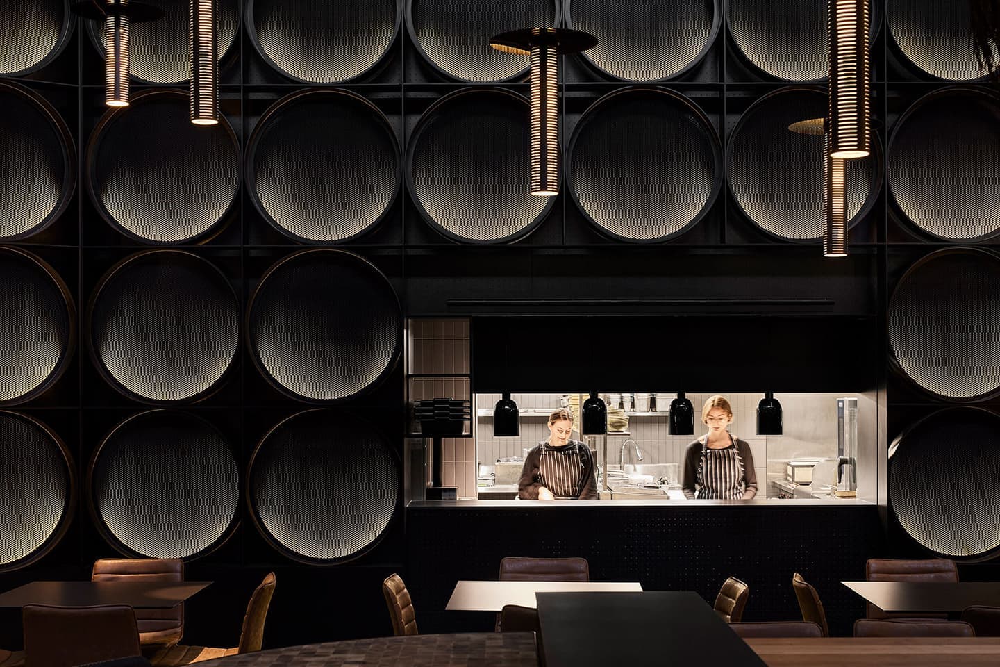 Аскетичный интерьер пивного бара в Австралии – проект студии Splinter Society