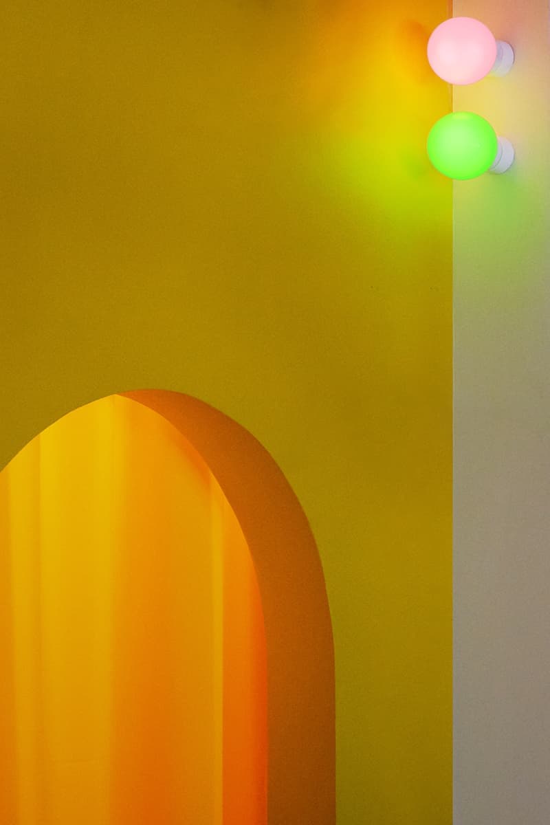 Геометрическая абстракция и яркие оттенки в интерьере кафе «Абу-Гош» – проект STUDIO SHOO