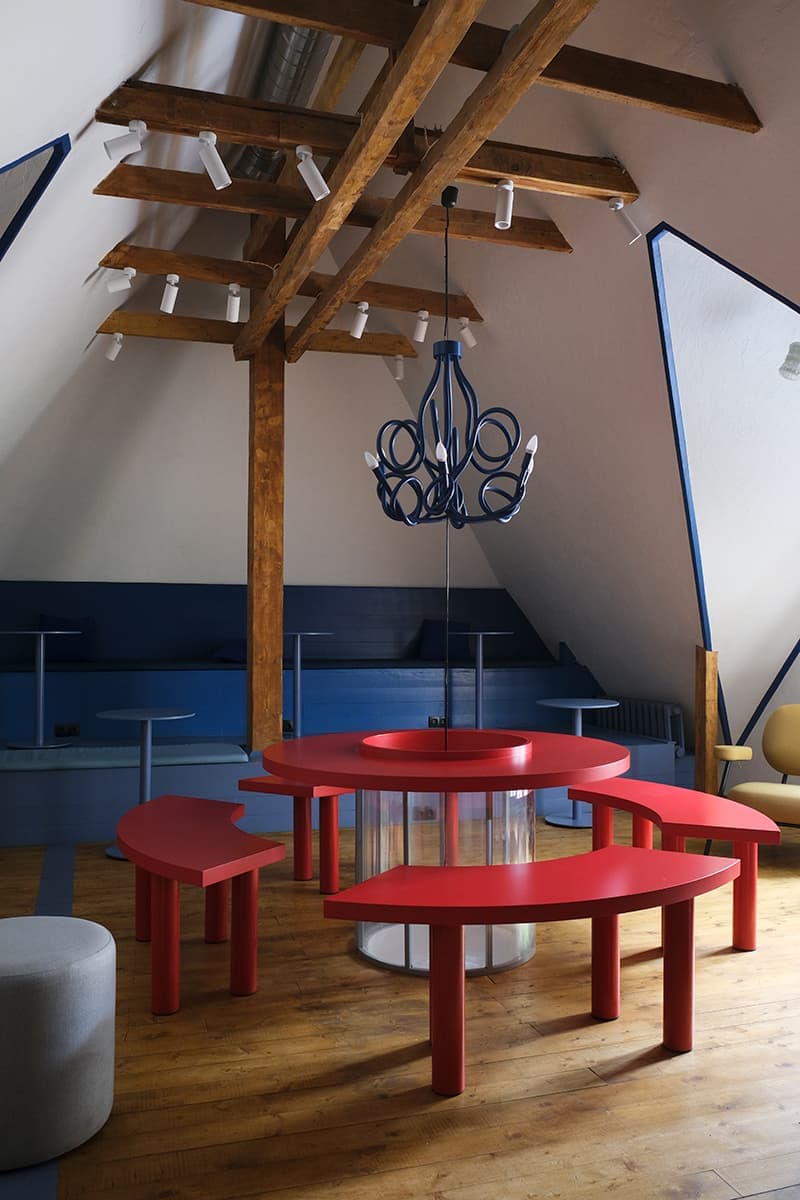 Геометрическая абстракция и яркие оттенки в интерьере кафе «Абу-Гош» – проект STUDIO SHOO