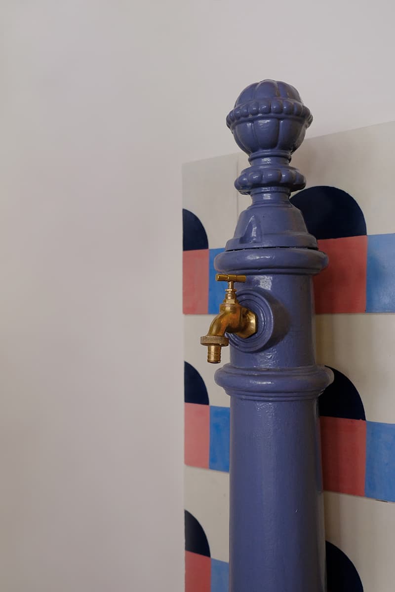 Геометрическая абстракция и яркие оттенки в интерьере кафе «Абу-Гош» – проект STUDIO SHOO