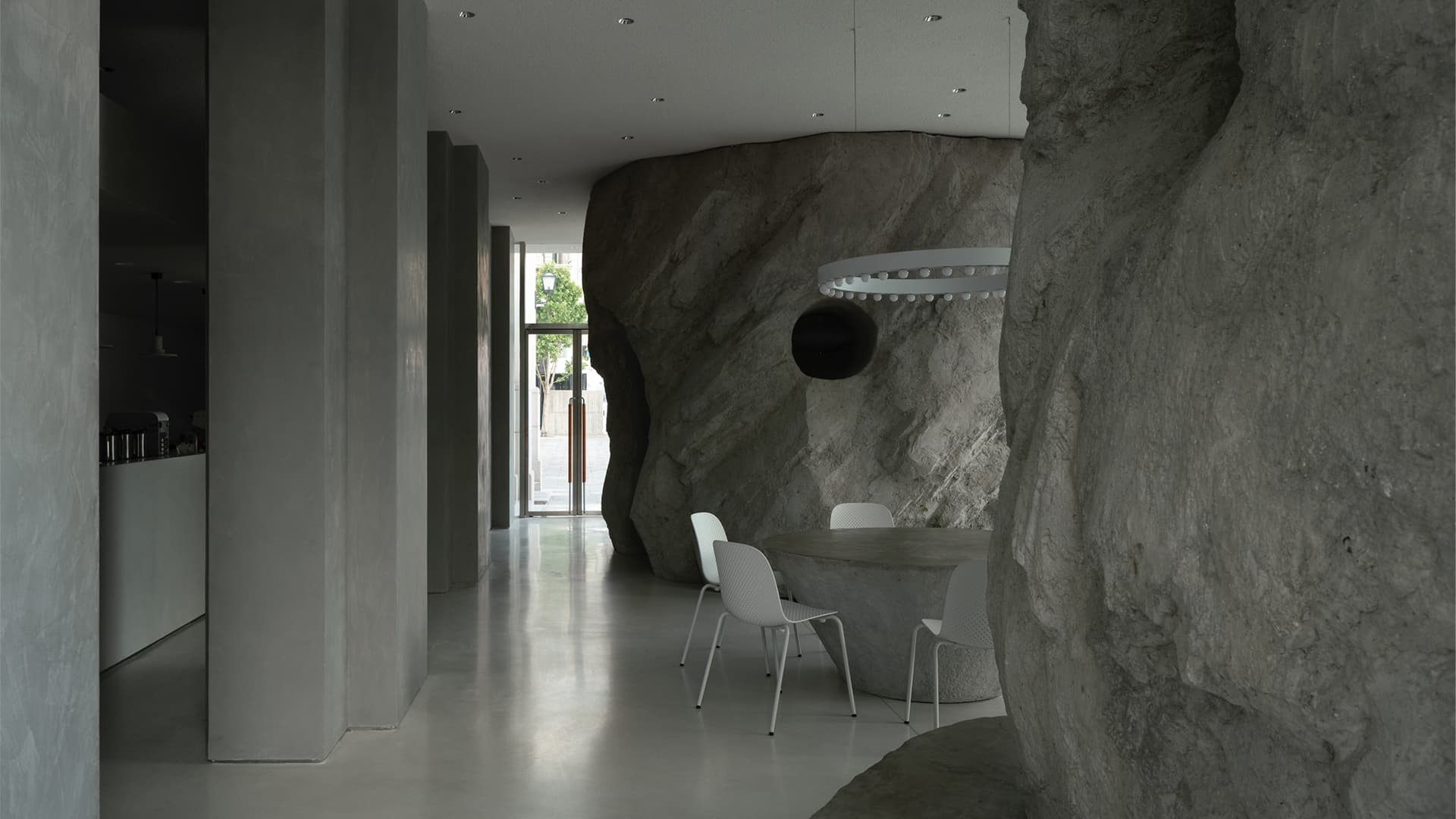 Магнетизм каменных валунов в интерьере кондитерской – проект B.L.U.E Architecture studio