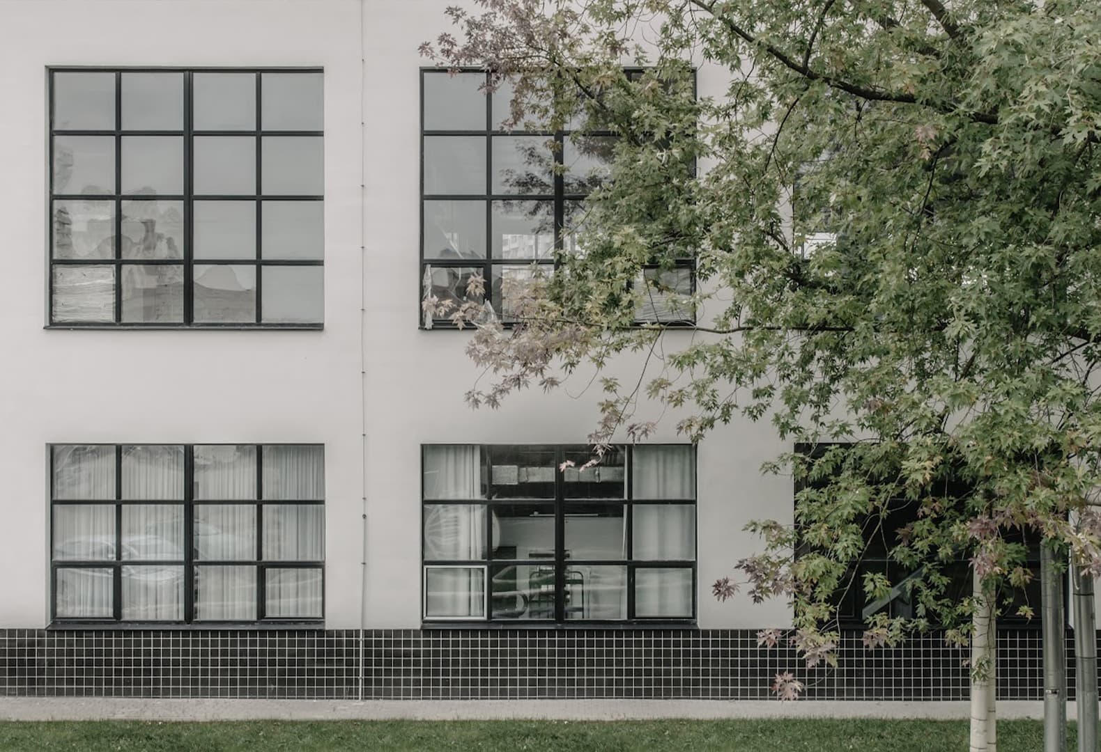 Из промышленного советского здания в приятную современную среду — проект бюро Radical Passive