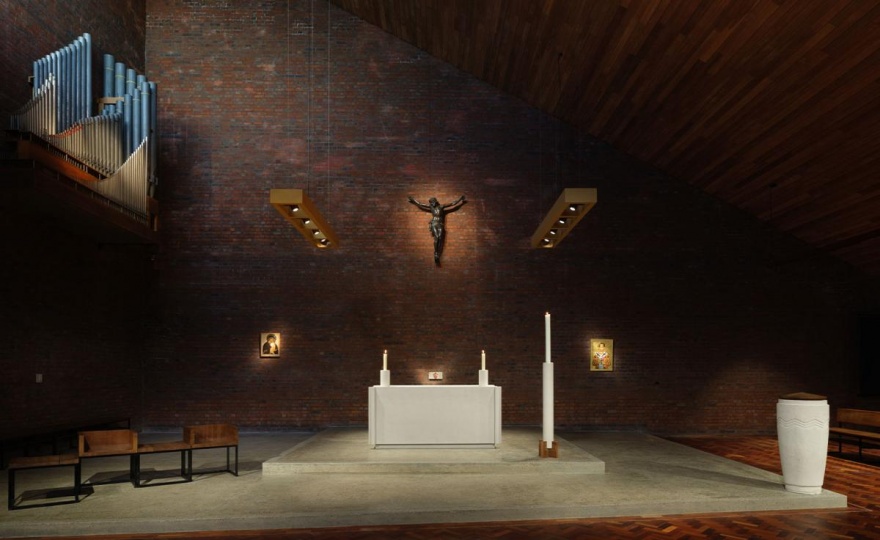 Британский дизайнер Макс Лэмб создал серию объектов для церкви