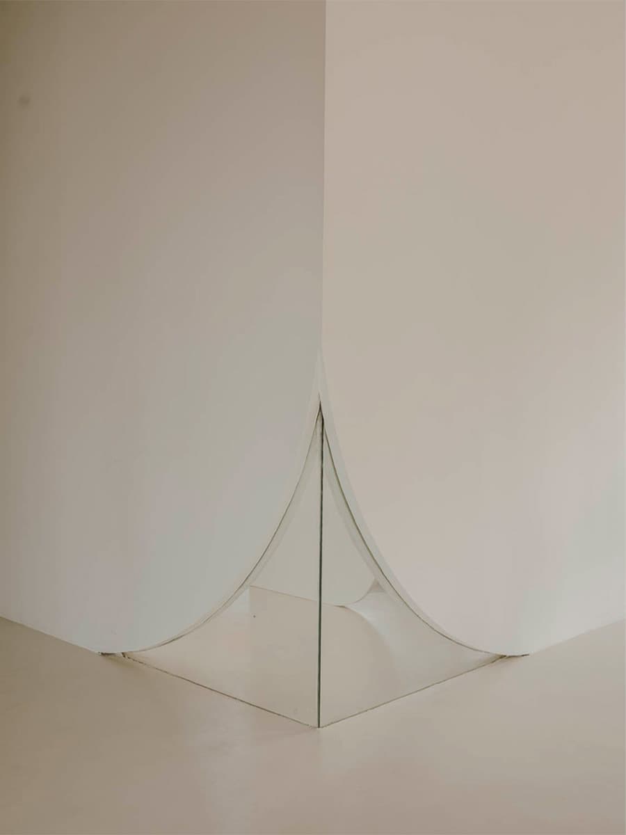 Скульптурный интерьер офиса в Испании – проект бюро Isern Serra