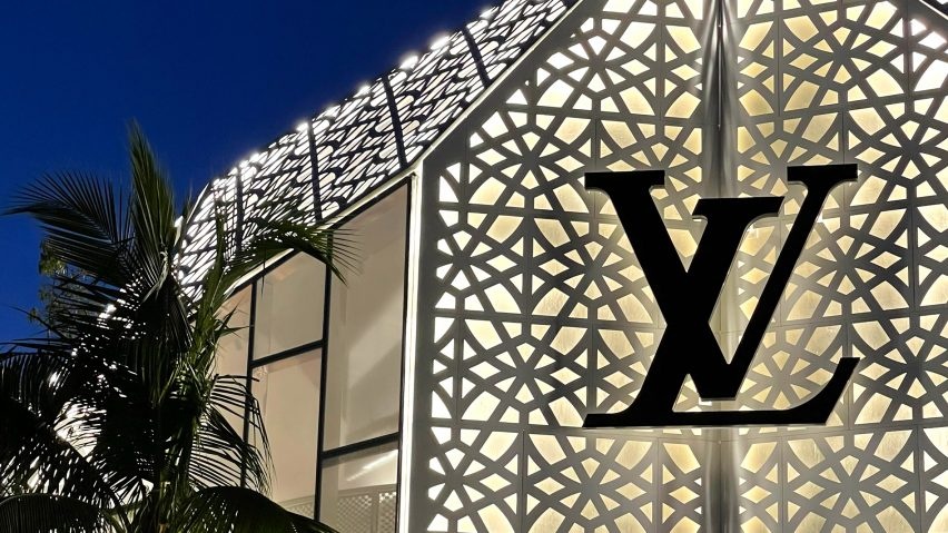 Студия Марселя Вандерса оформила фасад магазина Louis Vuitton в Майами