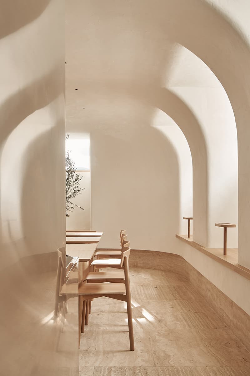 Ресторан в стиле католической церкви – проект DA Bureau