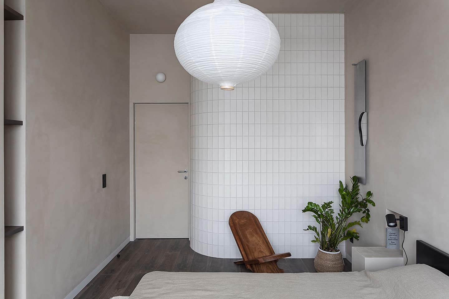 Нетривиальная квартира под сдачу – коллаборация MANU Bureau и Адрианы Кано Лимарино