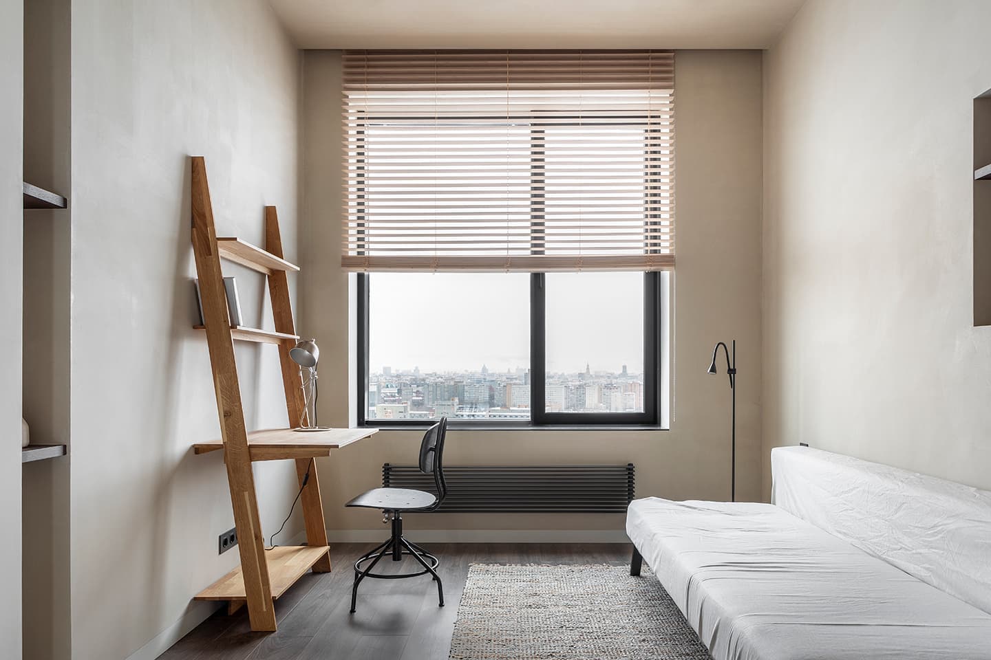 Нетривиальная квартира под сдачу – коллаборация MANU Bureau и Адрианы Кано Лимарино