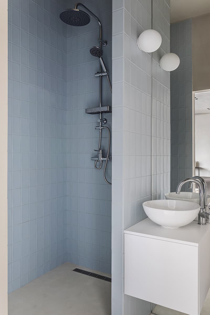 Нетривиальная квартира под сдачу – коллаборация MANU Bureau и Адрианы Кано Лимарино