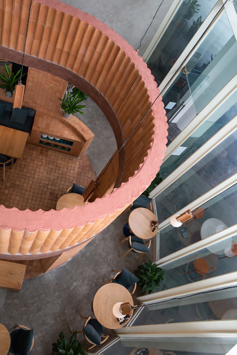 Интерьер пиццерии во Вьетнаме – проект Studio DIG