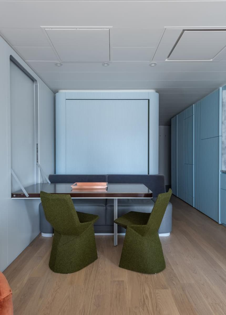 Модернистский интерьер жилой яхты – проект Michel K Chen Architecture