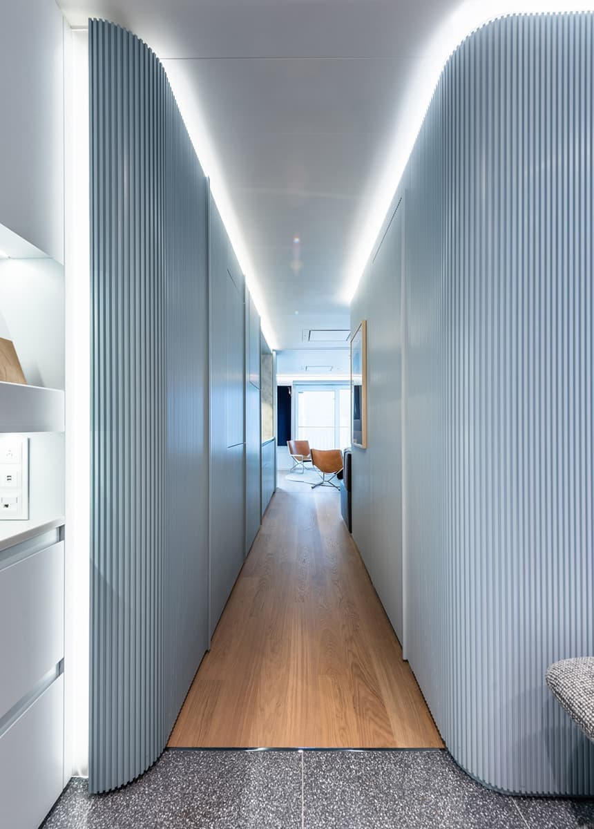 Модернистский интерьер жилой яхты – проект Michel K Chen Architecture