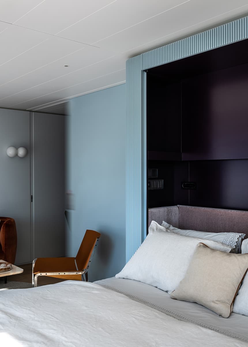 Модернистский интерьер жилой яхты – проект Michel K Chen Architecture