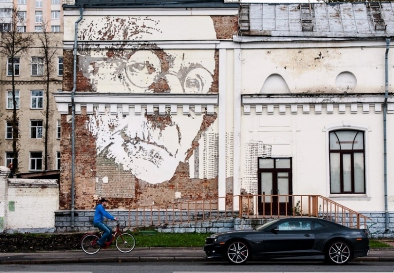 В Москве сохранят фрагмент стены с портретом Германа Гессе
