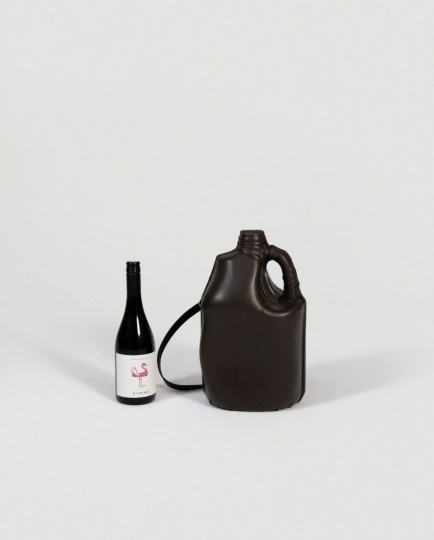 Китайский дизайнер создала сумки из виноградной кожуры