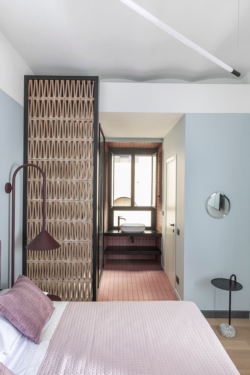 Баланс теплых и холодных оттенков в интерьере римской квартиры – проект STUDIOTAMAT