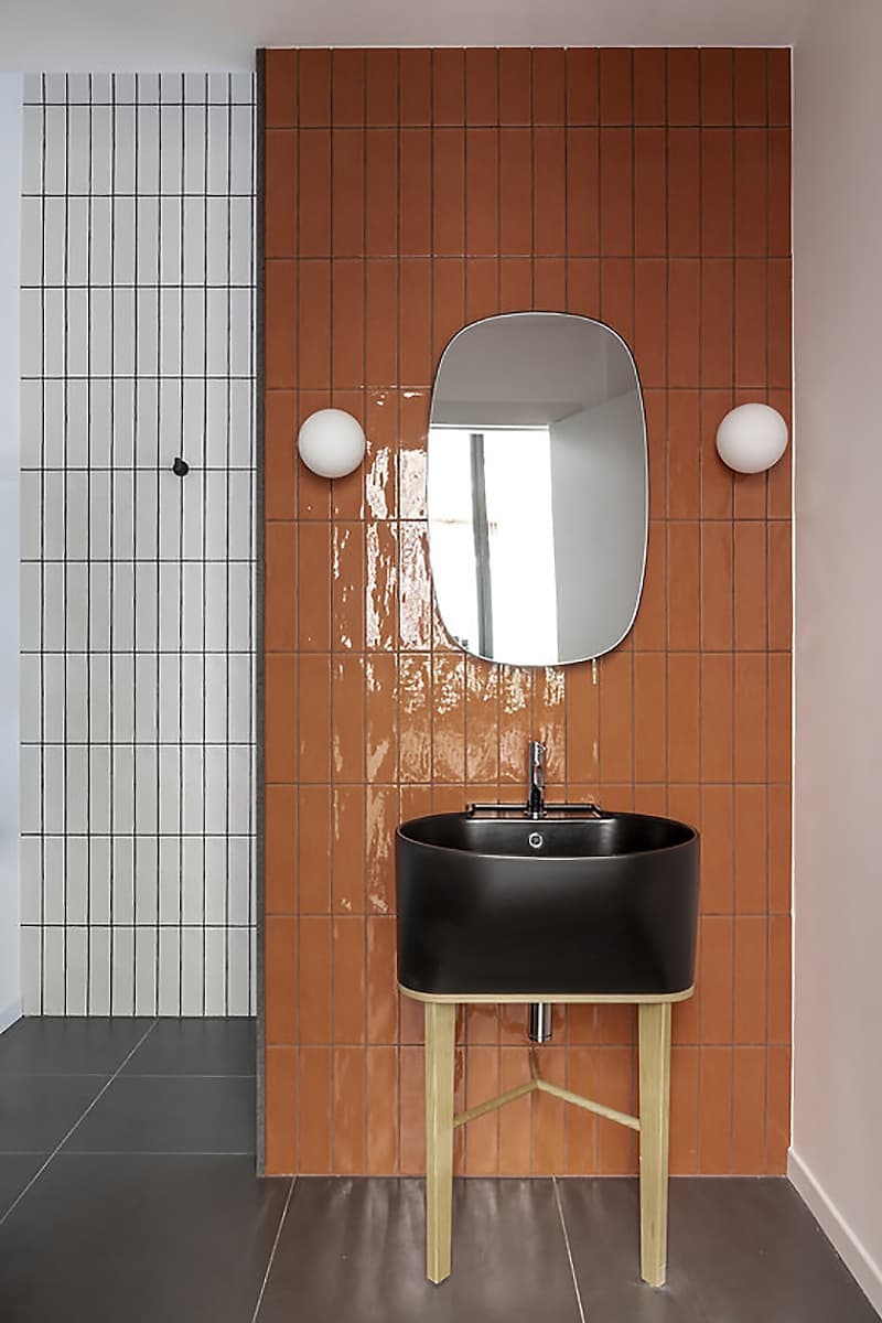 Баланс теплых и холодных оттенков в интерьере римской квартиры – проект STUDIOTAMAT