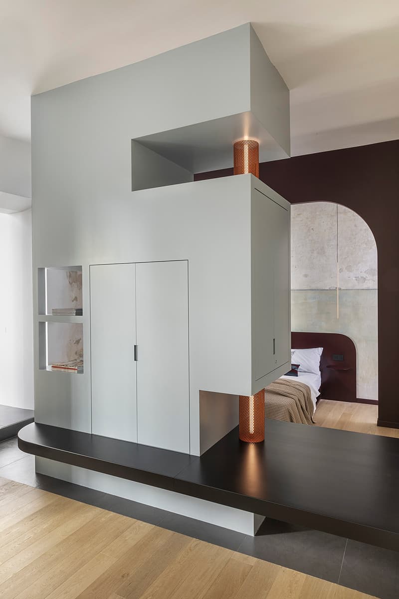 Баланс теплых и холодных оттенков в интерьере римской квартиры – проект STUDIOTAMAT