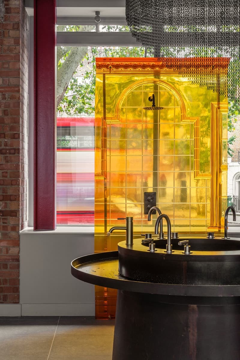 Брутальный интерьер магазина с элементами стимпанка – проект Holloway Li