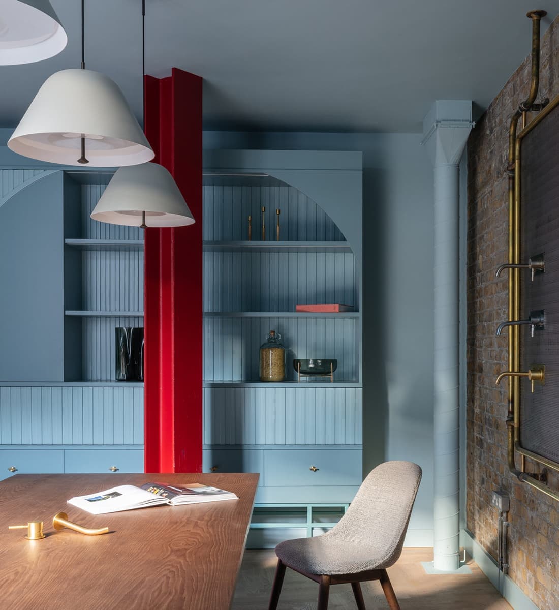 Брутальный интерьер магазина с элементами стимпанка – проект Holloway Li