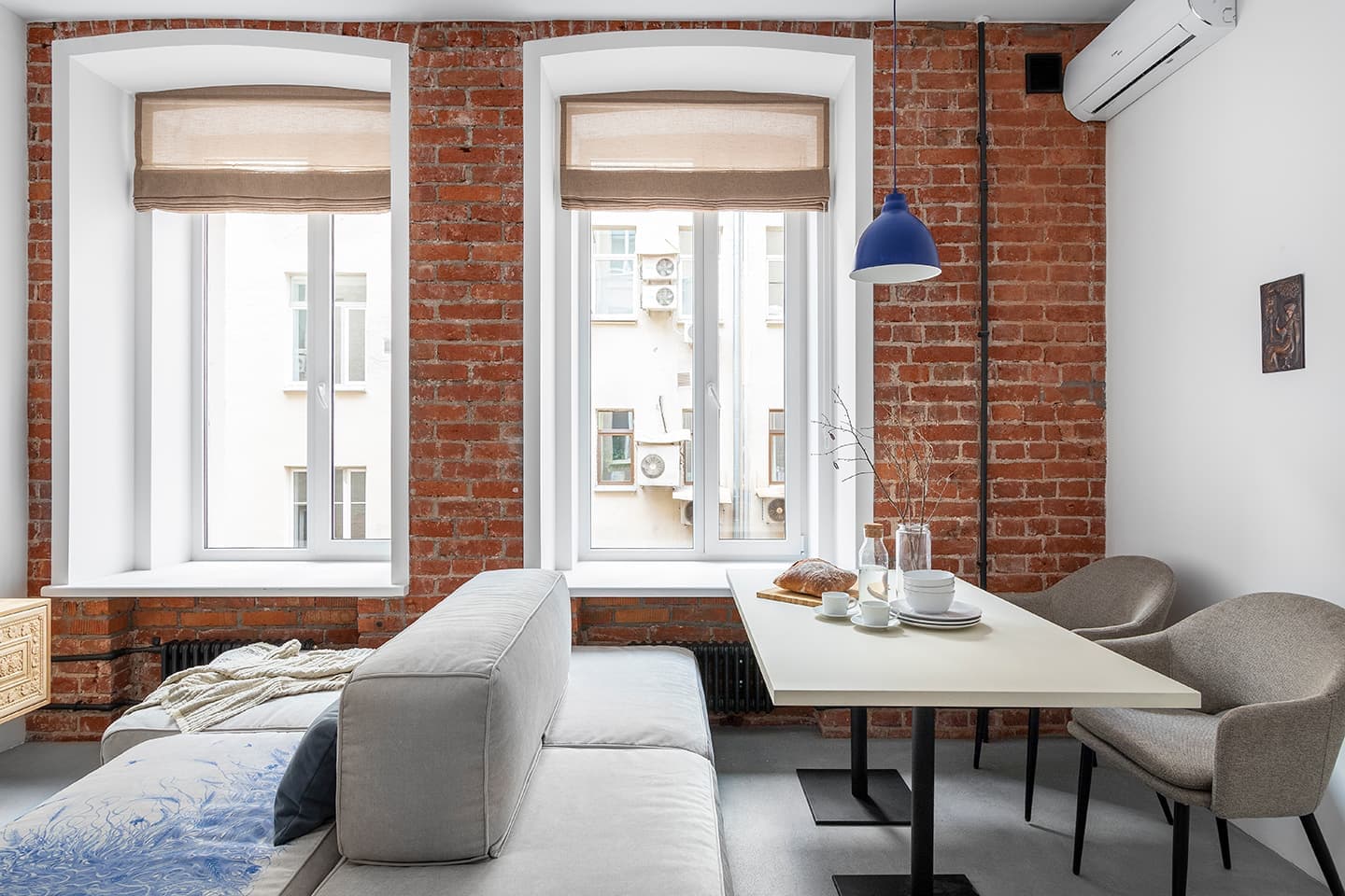 Уютный интерьер с элементами гжельской росписи – проект Сони Черных