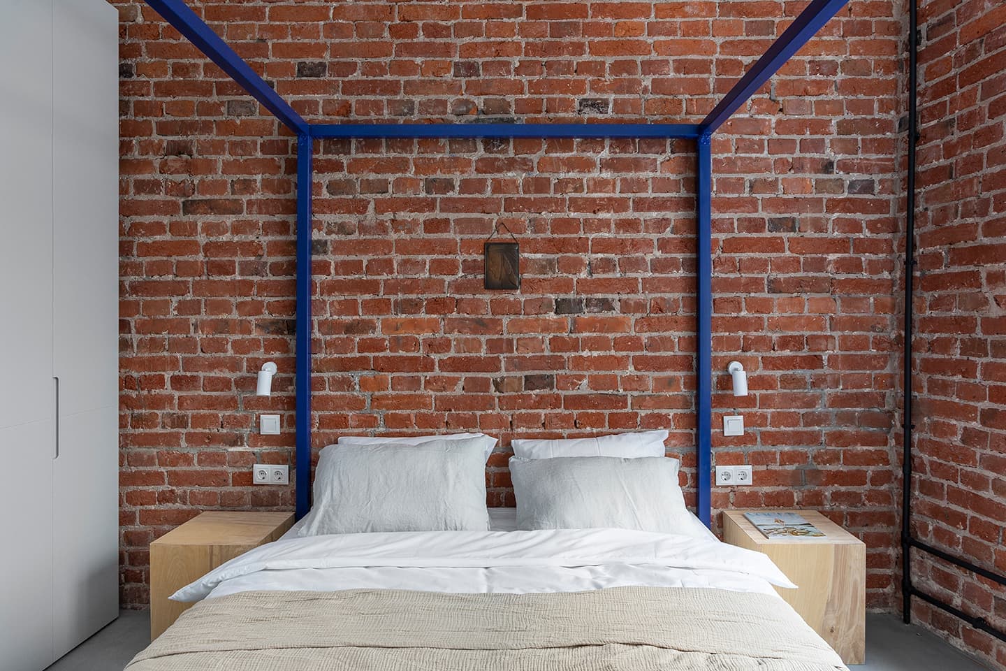 Уютный интерьер с элементами гжельской росписи – проект Сони Черных