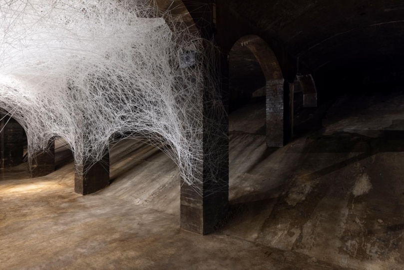 Тихару Сиота представила свою «запутанную» инсталляцию в Копенгагене