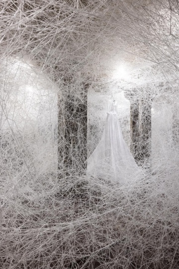 Тихару Сиота представила свою «запутанную» инсталляцию в Копенгагене